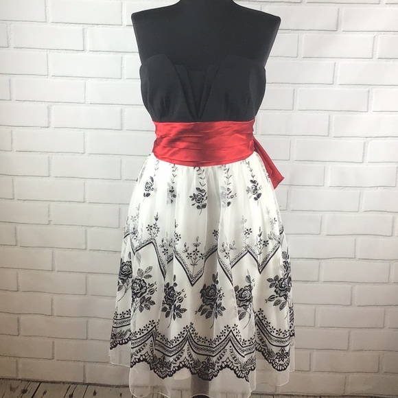 Trixxi Dresses & Skirts - Trixxi gorgeous formal dress